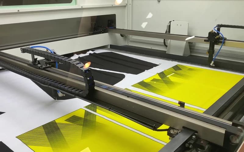 Proceso de corte láser sobre textil